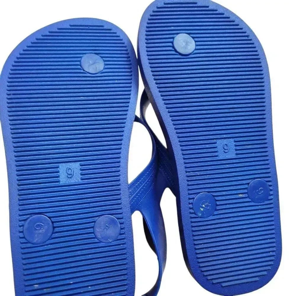 Old Navy crawfish flip flops 9